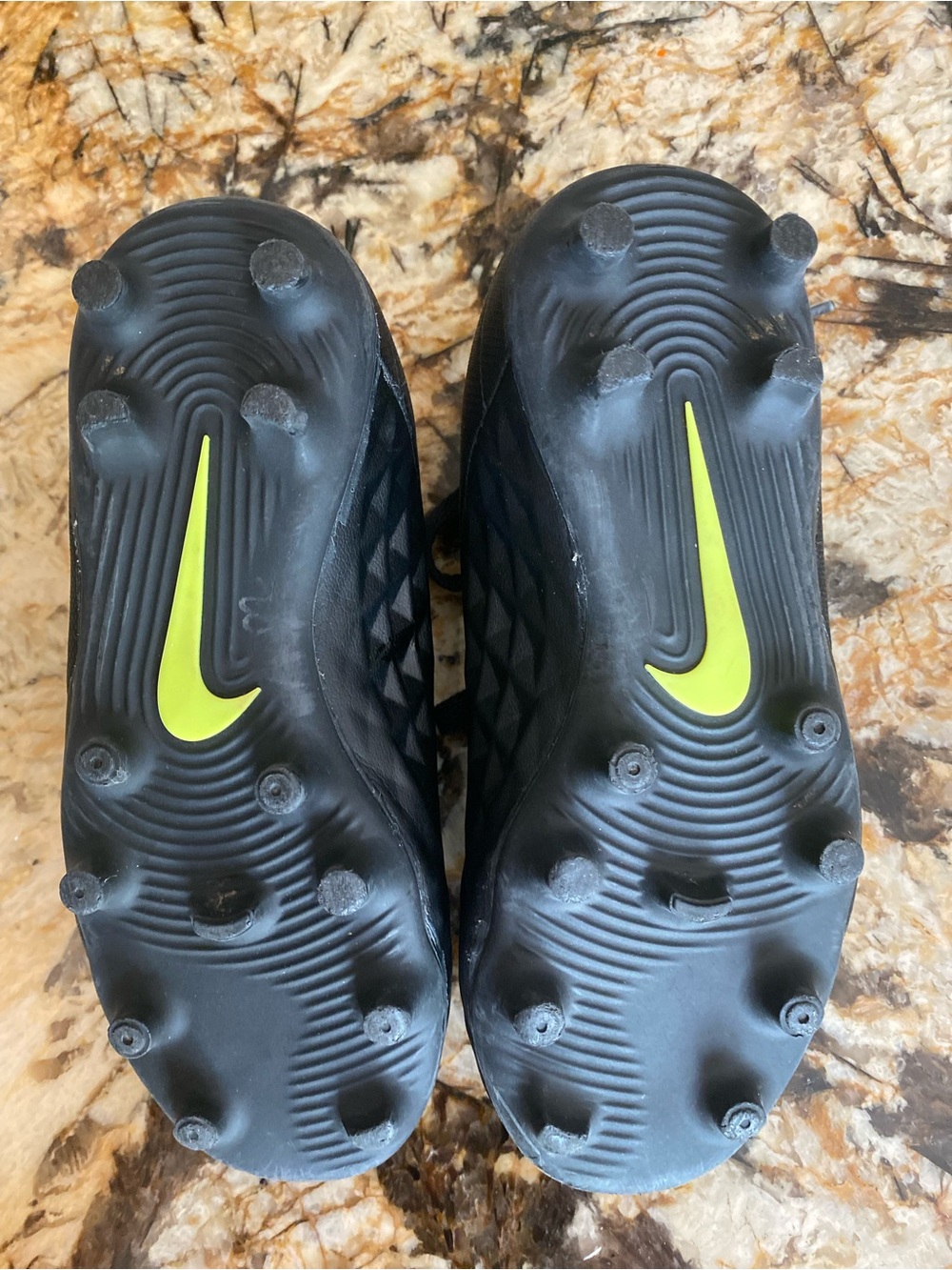 Nike Kids Black and Neon Yellow Soccer Cleats TIEMPO - Picture 6 of 6